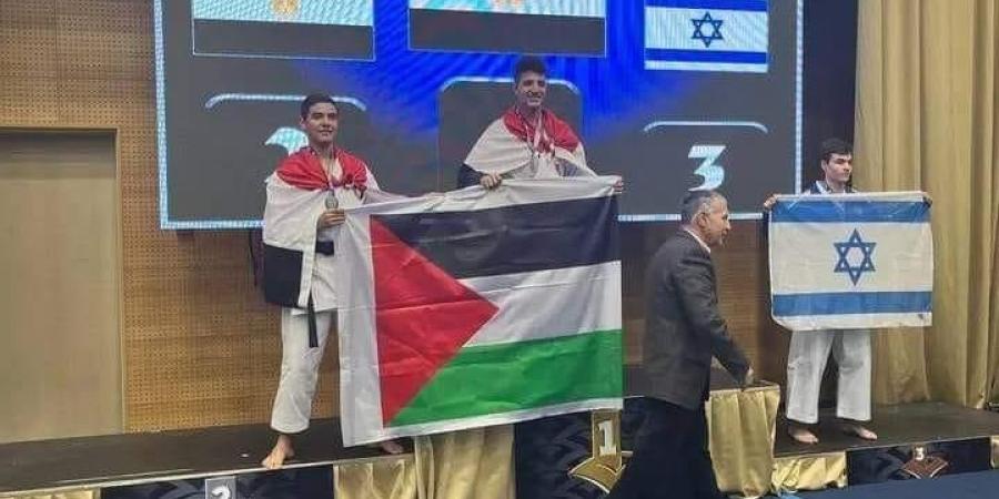 شباب مصر يرفعون علم فلسطين ببطولة العالم.. بعد تتويجهم بالمركزين الأول والثاني